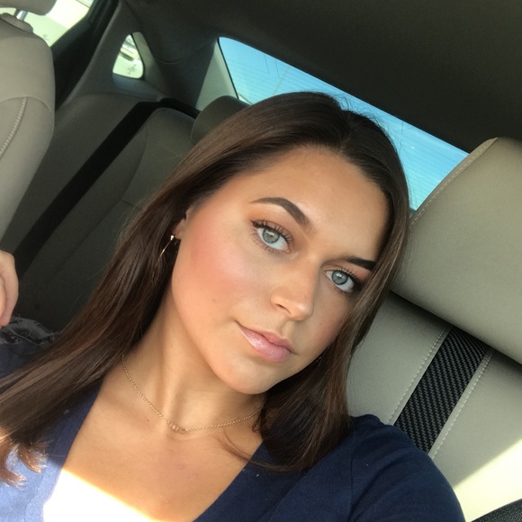 Meet your Posher, Nina - Picture 1 of 1